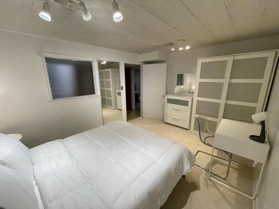 Lovely 2 Bedroom Basement Apartment In Toronto Eksteriør billede