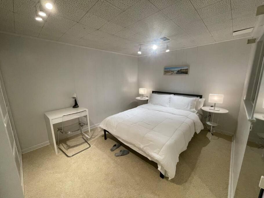 Lovely 2 Bedroom Basement Apartment In Toronto Eksteriør billede