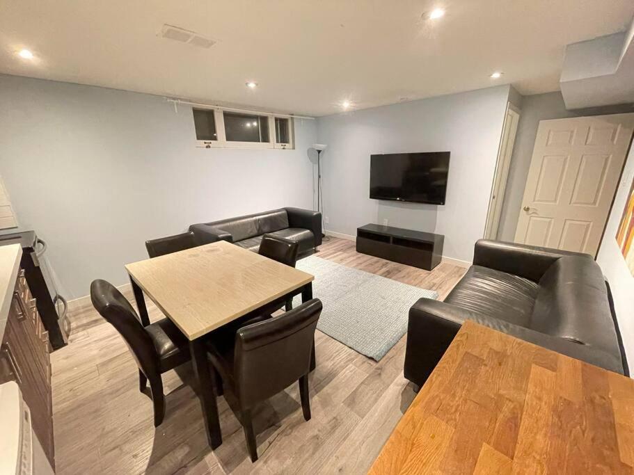 Lovely 2 Bedroom Basement Apartment In Toronto Eksteriør billede
