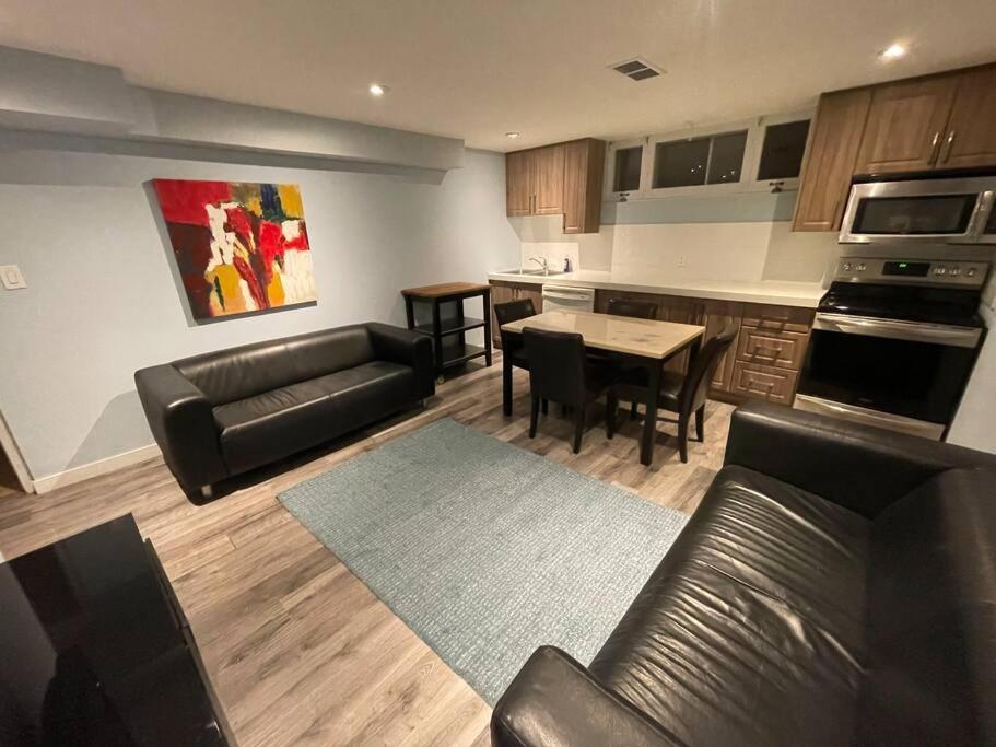 Lovely 2 Bedroom Basement Apartment In Toronto Eksteriør billede
