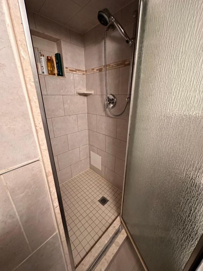 Lovely 2 Bedroom Basement Apartment In Toronto Eksteriør billede